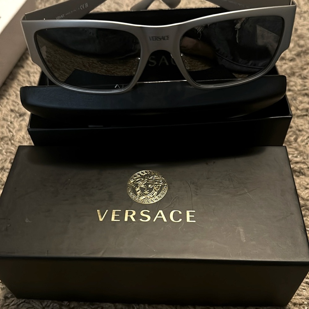 Metal frame Versace’s unisex